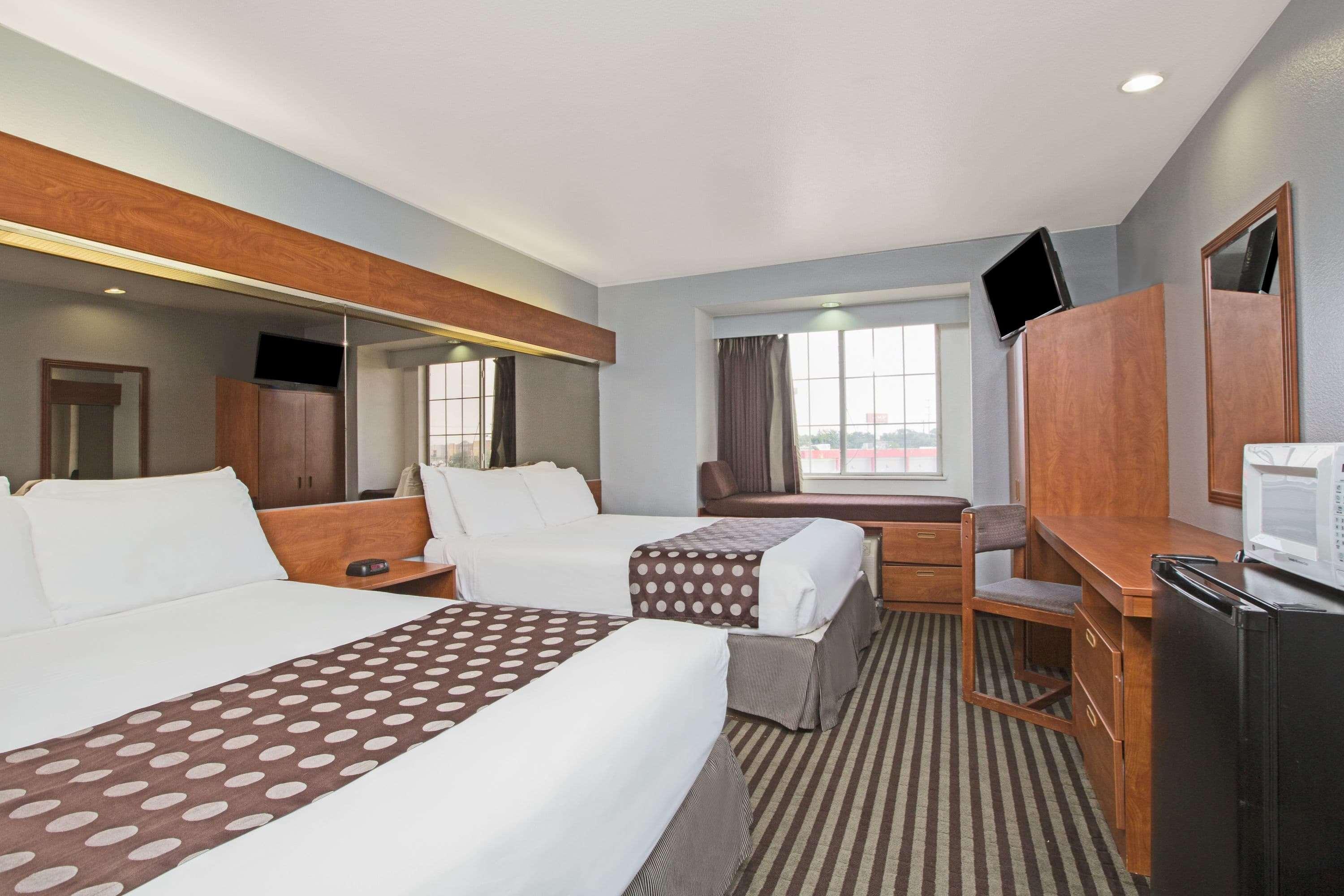 Microtel Inn & Suites By Wyndham Garland/Dallas מראה חיצוני תמונה