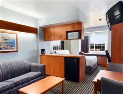Microtel Inn & Suites By Wyndham Garland/Dallas חדר תמונה